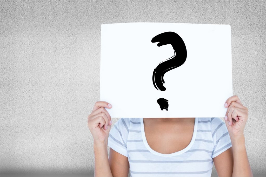 personnes-avec-une-pancarte-point-d'interogation-pour-questions-sur-l'oeth